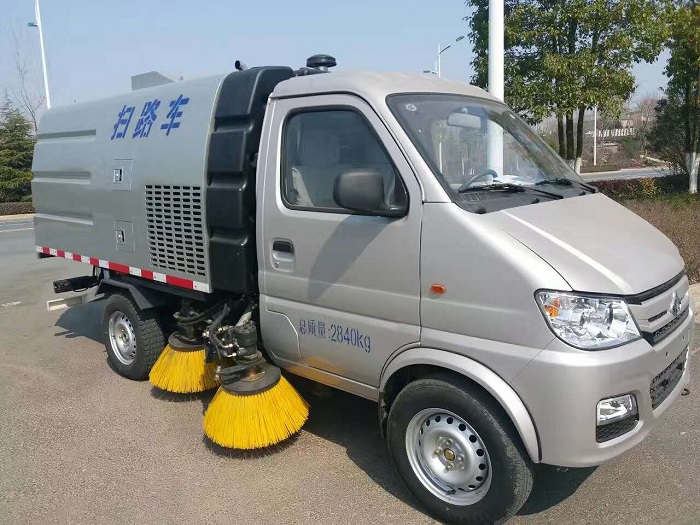 長(zhǎng)安小型道路洗掃車(chē)掃路車(chē) 長(zhǎng)安小型道路洗掃車(chē)掃路車(chē)圖片