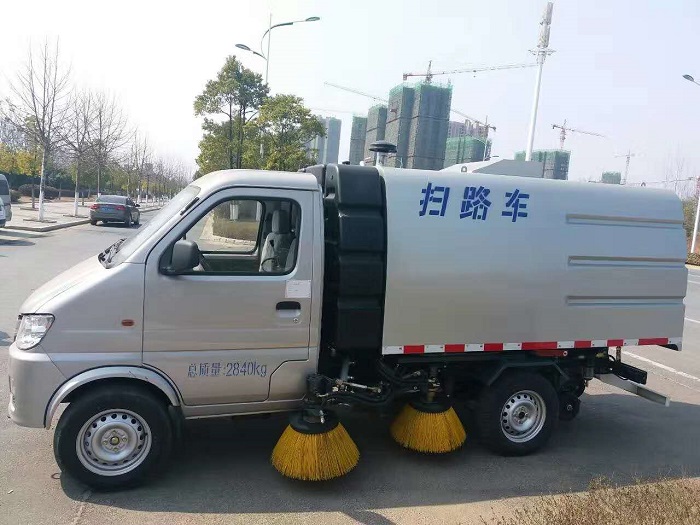 長(zhǎng)安小型道路洗掃車(chē)掃路車(chē) 長(zhǎng)安小型道路洗掃車(chē)掃路車(chē)圖片