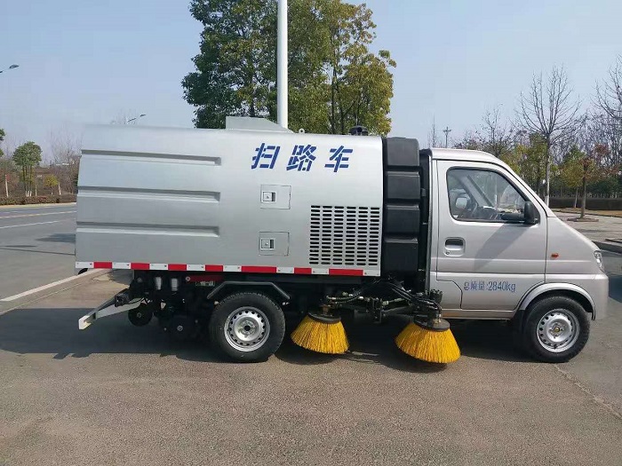 長(zhǎng)安小型道路洗掃車(chē)掃路車(chē) 長(zhǎng)安小型道路洗掃車(chē)掃路車(chē)圖片