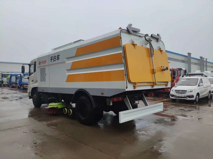 東風天錦干濕兩用掃路車 東風天錦干濕兩用掃路車圖片