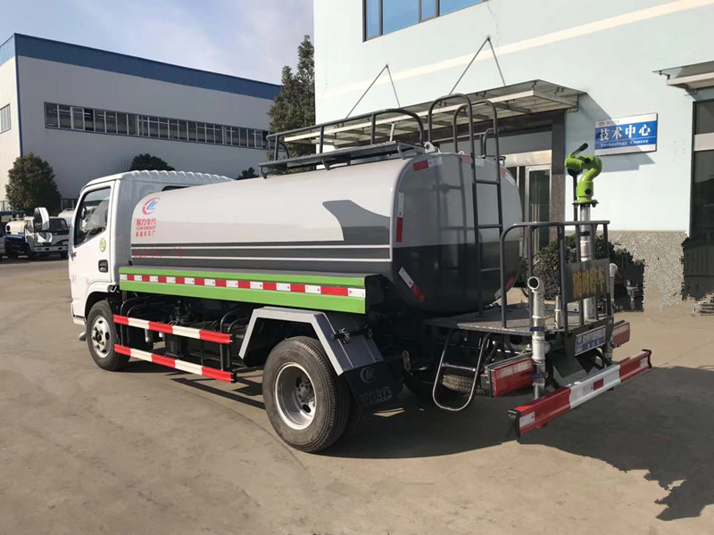 東風(fēng)小多利卡灑水車（國(guó)五5方）圖片