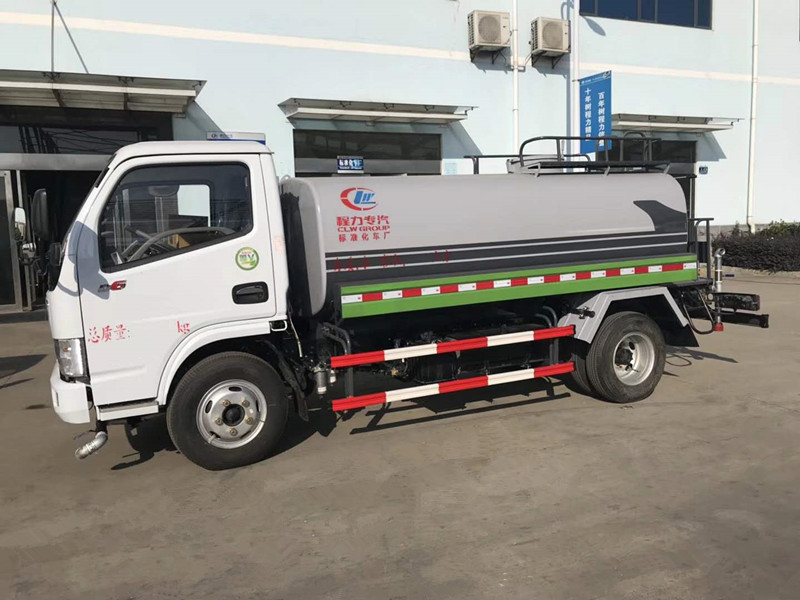 東風(fēng)小多利卡灑水車（國(guó)五5方）圖片