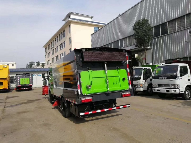 東風(fēng)大多利卡8方吸塵車