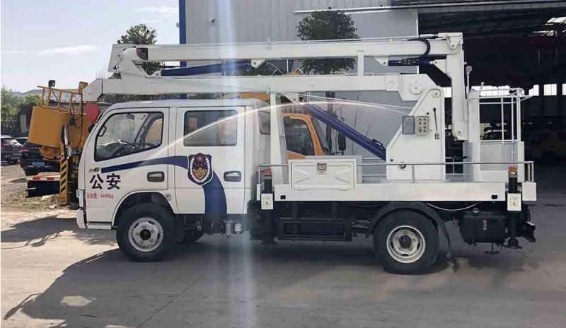 東風(fēng)多利卡雙排12米藍(lán)牌高空作業(yè)車圖片