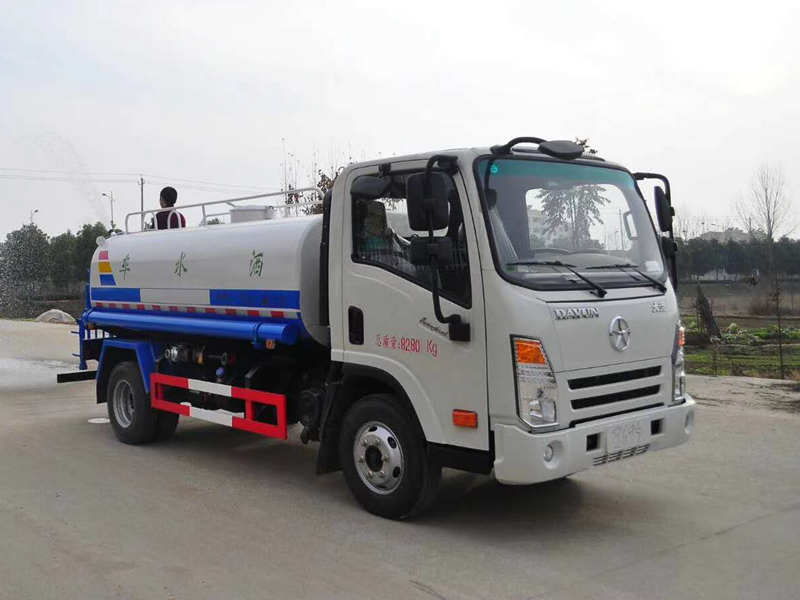 成都大運8噸灑水車