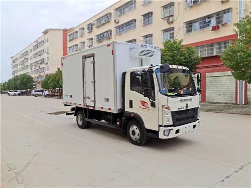 重汽豪沃冷藏車(chē)