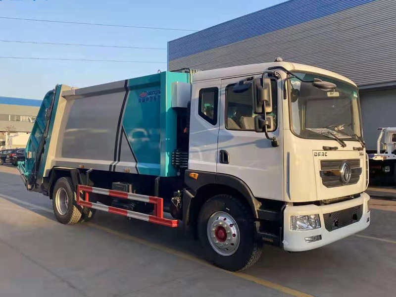 東風(fēng)D9壓縮垃圾車(10-12方)